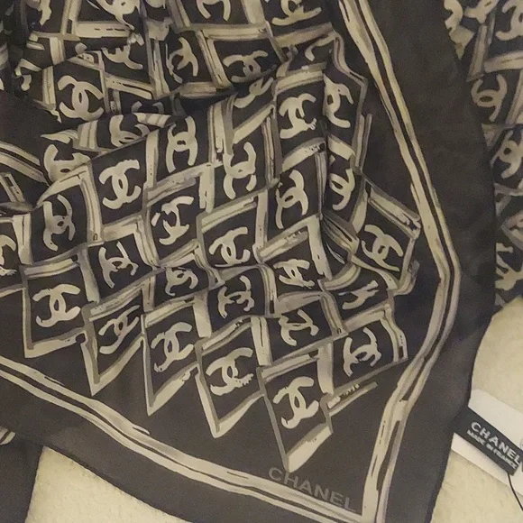 CHANEL Black and Gray Scarf - Picture 1 of 5